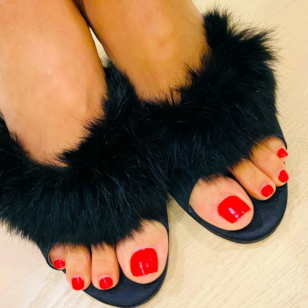 Sexy Thais Gusmão Slippers